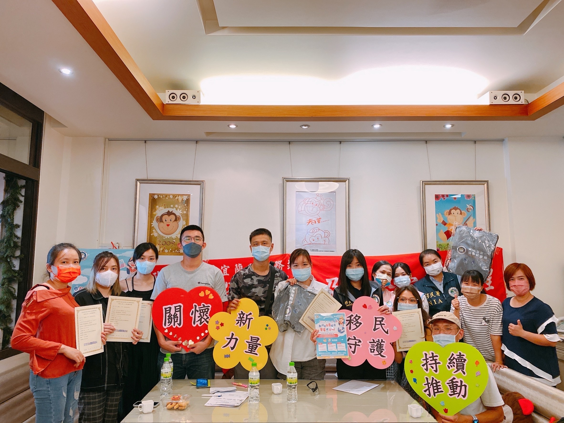 圖片說明:移民署宜蘭縣服務站與臺灣宜蘭地方檢察署共同進行反賄選宣導。(記者徐煜勝翻攝)