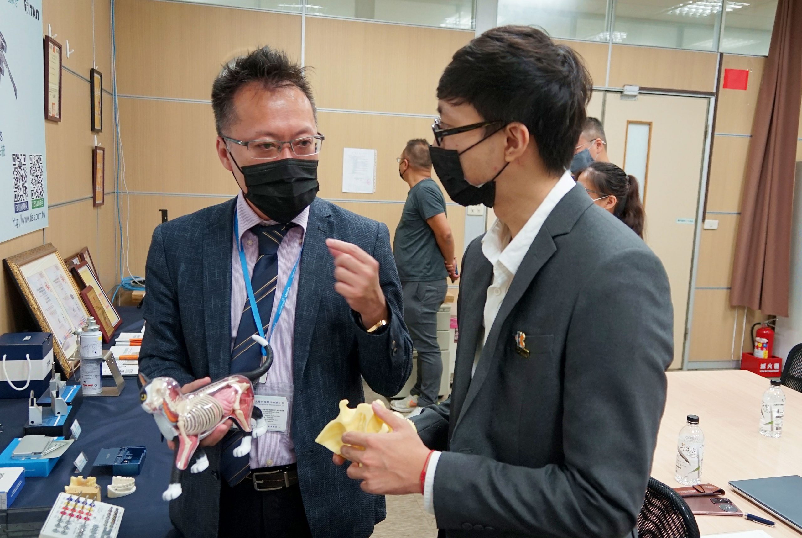 台灣首家！皇亮生醫自製可降解骨釘　發揮高雄金屬加工優勢