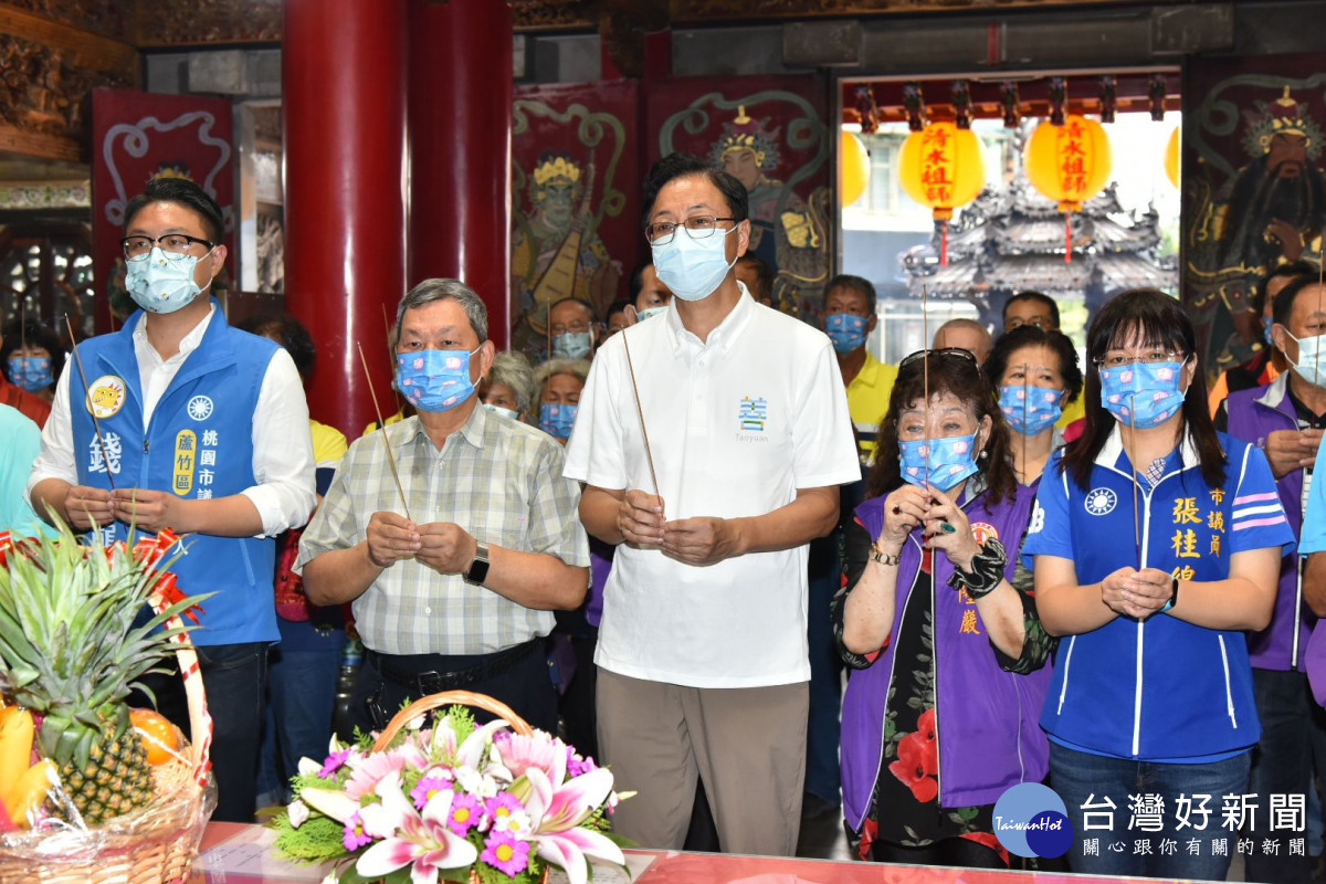 張善政到蘆竹區新莊廟(福隆巖)參香並拜會大竹地區地方人士