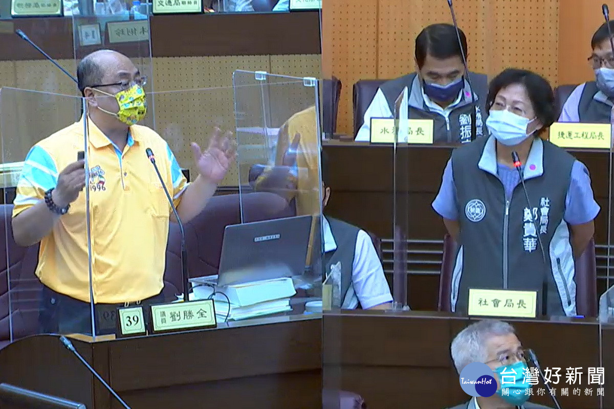 針對兒少及家暴案件增加,如何提升兒少保護力?桃園市議員劉勝全質詢市府社會局長鄭貴華。<br /><br />