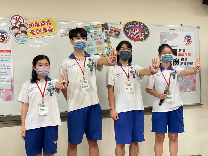 漾新聞|教育局打造創意反毒教育宣導 雄商師生研發反毒創客桌遊電玩獲獎