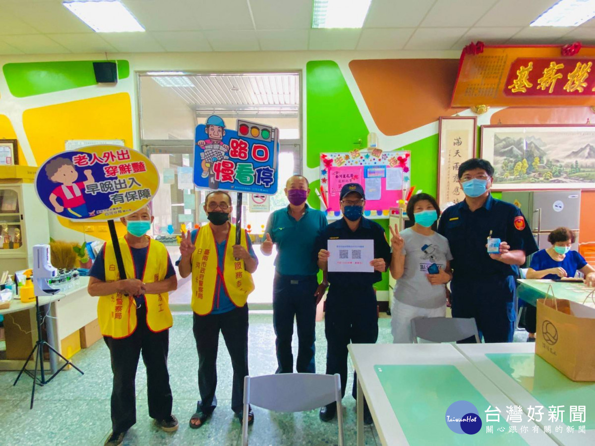 白河警分局昨(2)日10時前往白河區大林社區活動中心,舉辦「社區治安會議」/警方提供