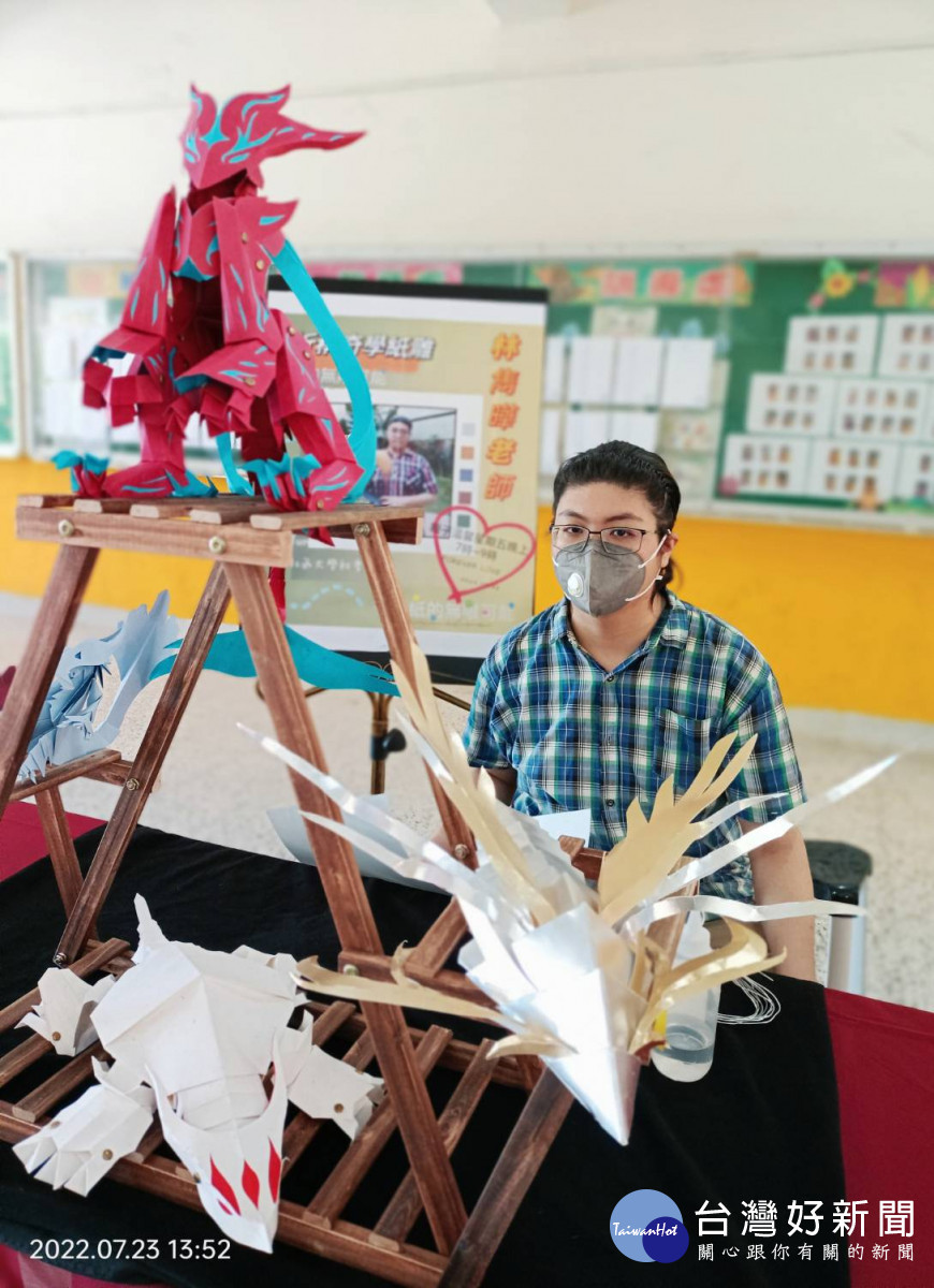 新楊平社大開設「折折稱奇學紙雕」 少年講師林雋曄傳授必學技法