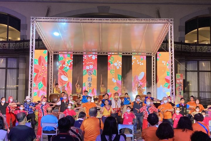 2022客鼓鳴心縱谷客韻季—光彩客庄系列活動,現場嘉賓共舞。 圖:花蓮縣政府客家事務處/提供