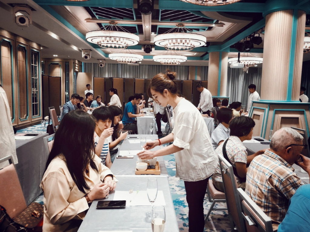 木柵青農提供現泡茶樣 (活動辦理時為疫情前)