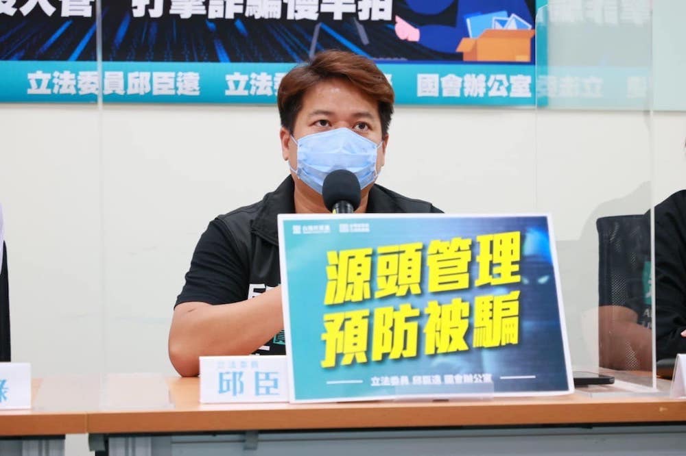 【匯流民調2022縣市長系列3-2】各陣營觀點/蔡適應依步調努力 邱臣遠陳薇仲黃希賢都想爭取中間選民 92 台灣民眾黨立委邱臣遠。邱臣遠認為,本次基隆市長選舉,台灣民眾黨會扮演關鍵角色。