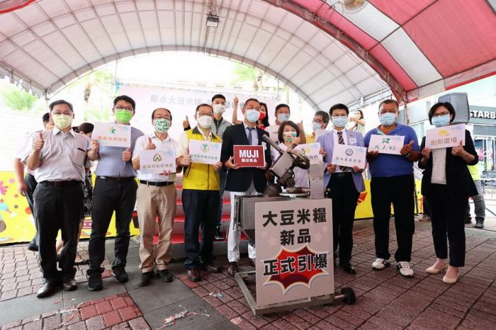 嘉大攜手企業推出8款節水米糧新品上市市長黃敏惠到場力挺