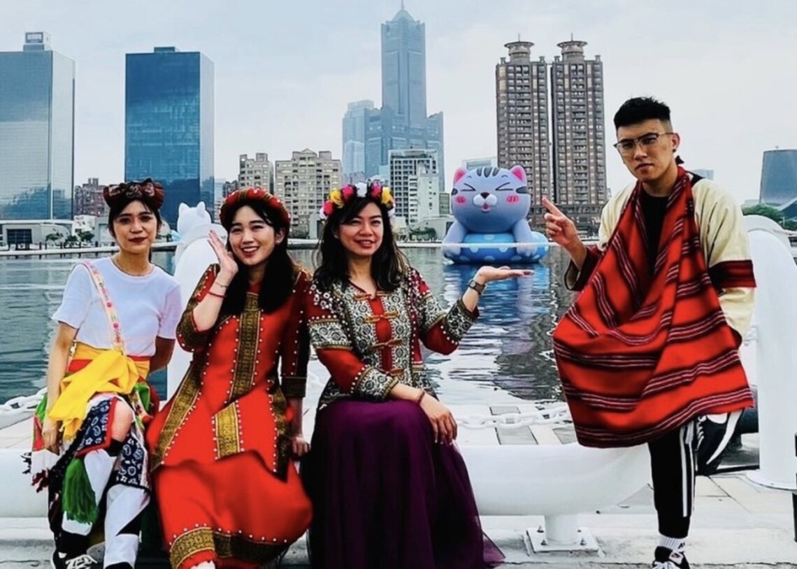 超可愛LINE貼圖化身巨型裝置藝術 族人紛紛穿上族服搶當網美比可愛!