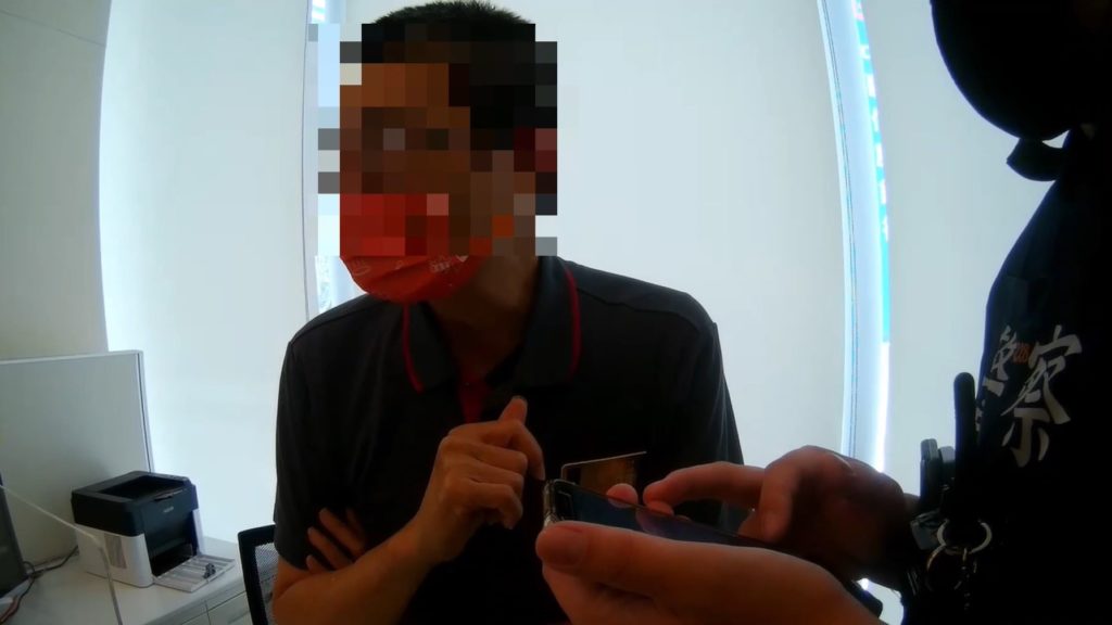 南港分局南港派出所警員張國振、洪振偉苦口婆心勸說遭詐騙民眾