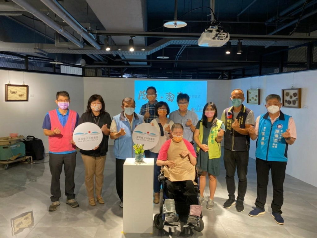 新北市社會局副局長許秀能、將捷文創紀維綺執行副總、新北市議員鄭宇恩以及蔡錦賢等眾多貴賓,出席昨(4)日展覽開幕儀式。