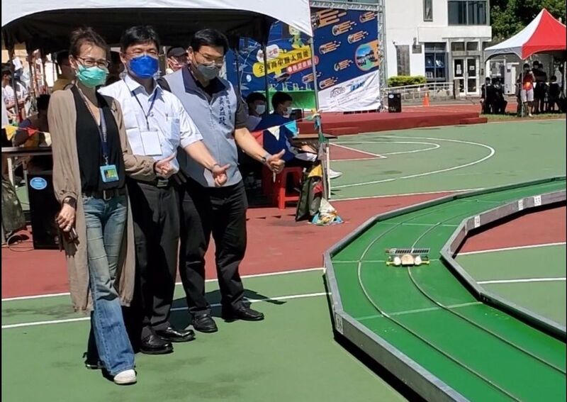 漾新聞|影》「蛋在人在、蛋破人傷」全國高中職太陽能模型車高雄開賽挑選競速