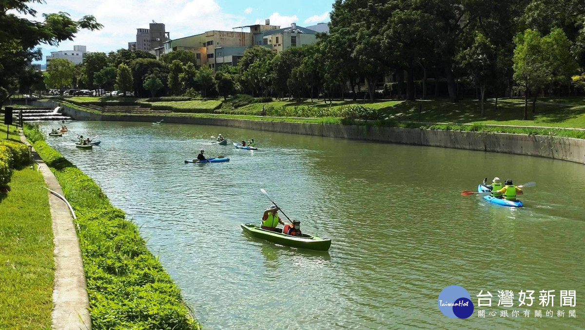 親子獨木舟、龍舟體驗加碼場,於豐原葫蘆墩公園第五區舉行。