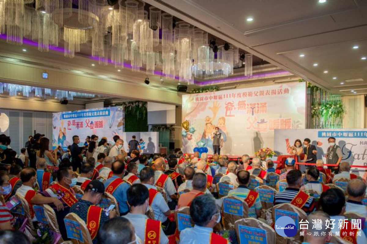 父親節一定要跟爸爸說聲:「父親節快樂,我們都愛您!」