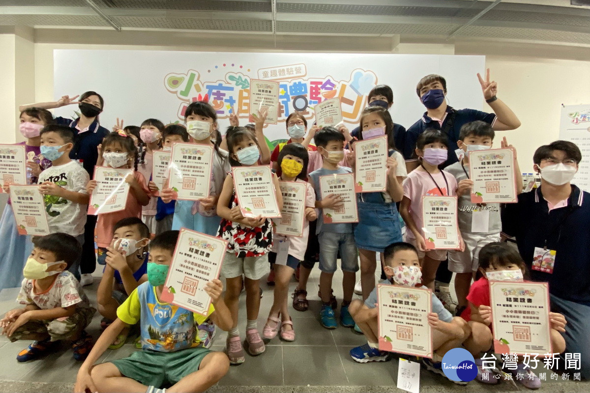 新永和市場舉辦「童趣體驗營」,透過趣味體驗讓孩童認識市場攤商業種,體驗市場職人生活。