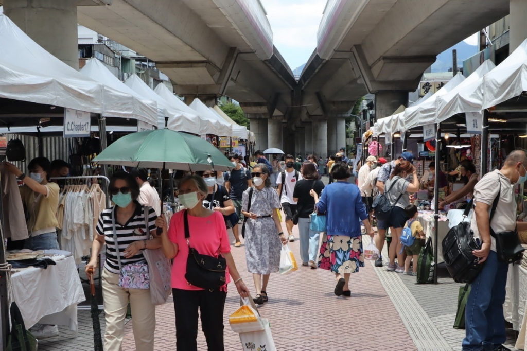 特色市集遊逛人潮