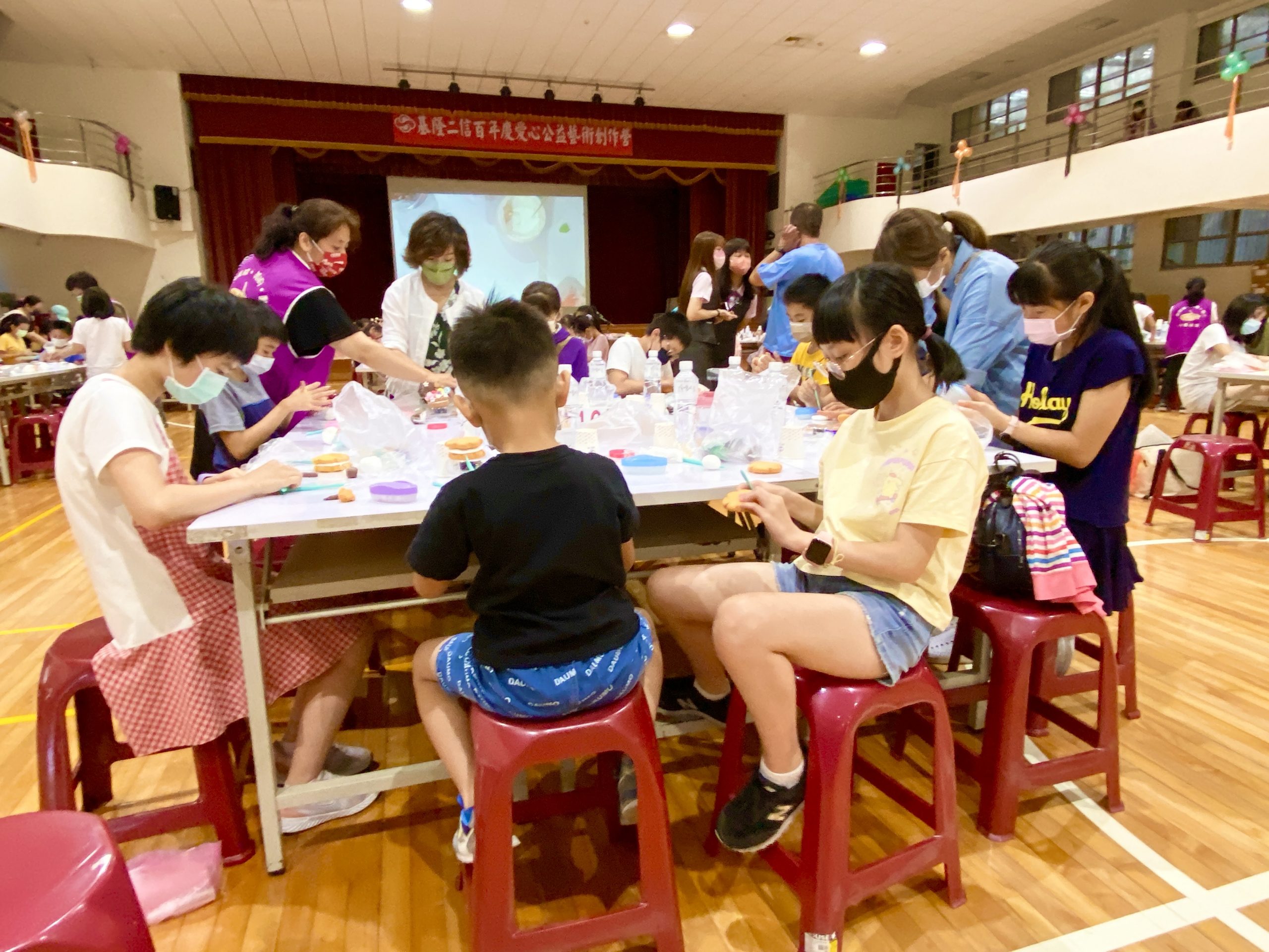 基隆二信百年慶結合教育做公益舉辦藝術創作營