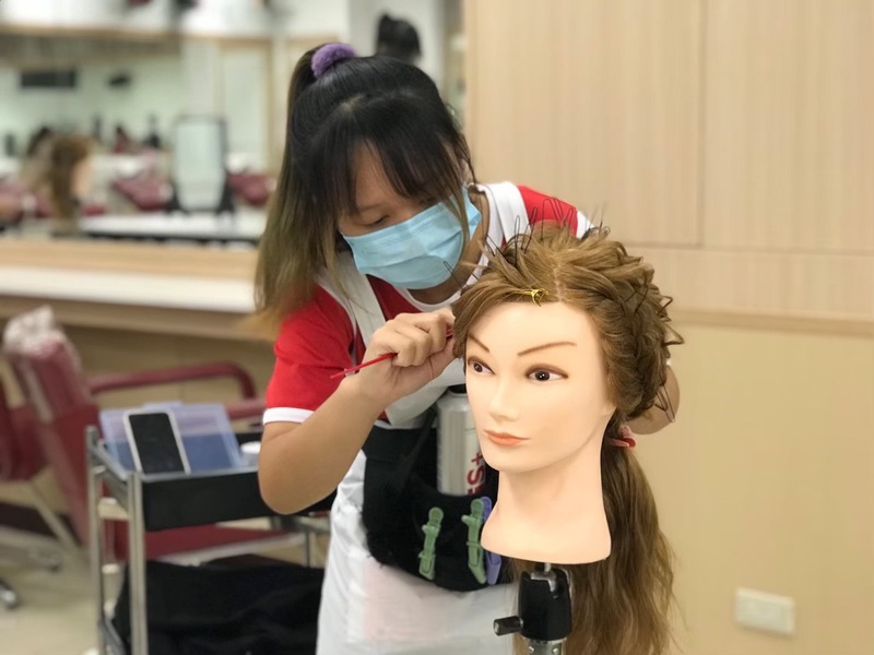 漾新聞|林怡萱從小幫妹妹綁頭髮到拿到全國技能美髮類金牌