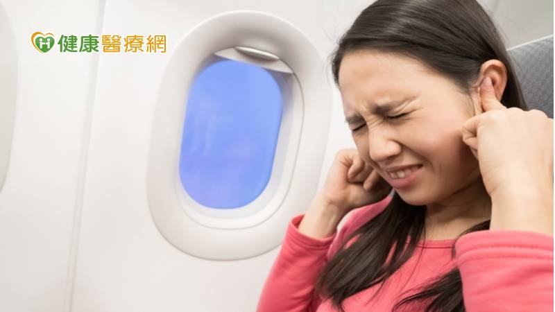 中年女長途飛行竟「暴聾」 中藥針灸挽回聽力
