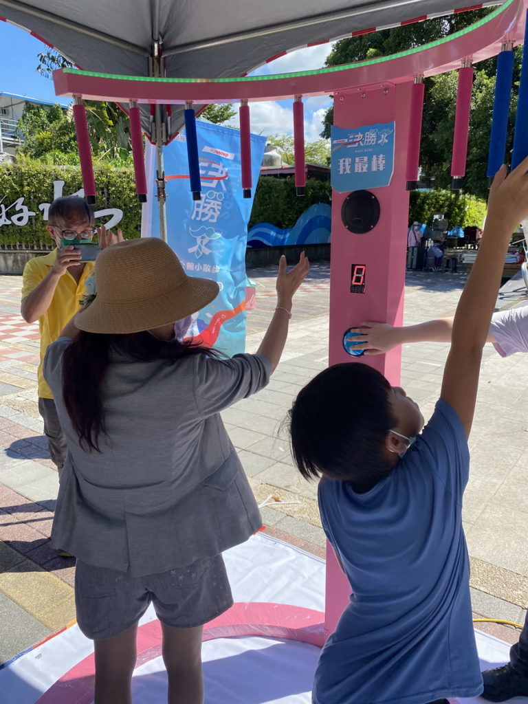 民眾挑戰闖關遊戲