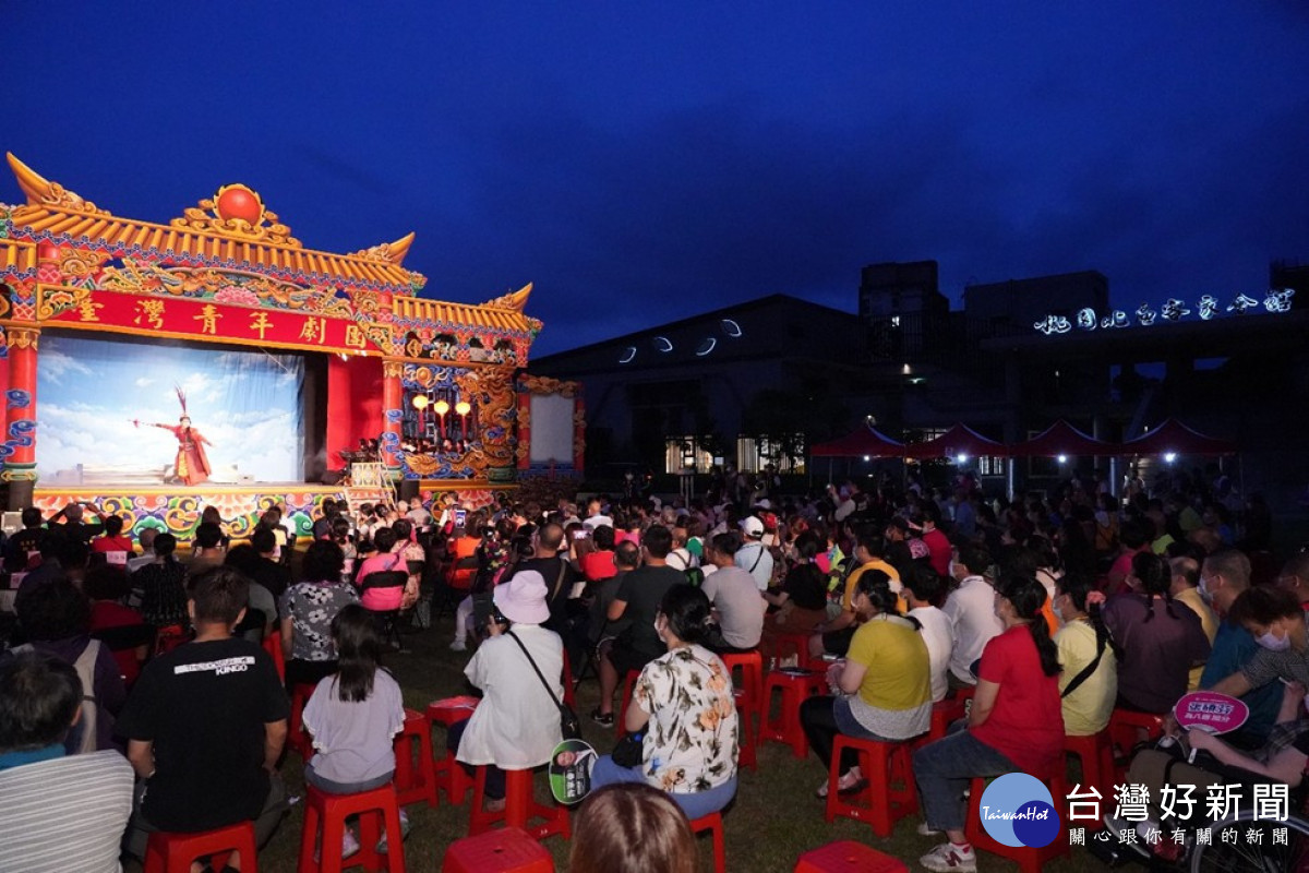 桃園北區客家會館推出首場戶外客家大戲-神農大帝，吸引眾多民眾到場觀賞。