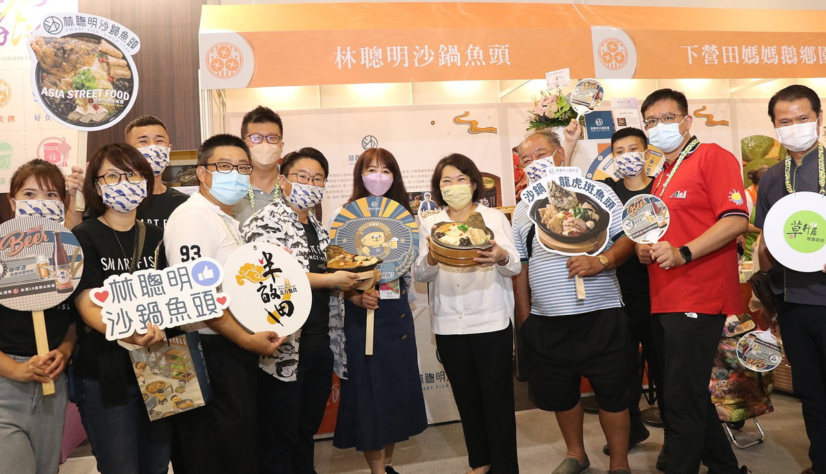 市長與沙鍋魚頭合照