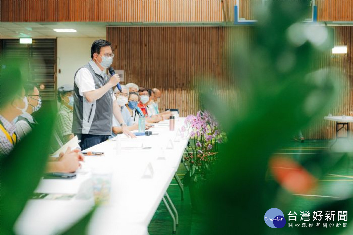 鄭市長表示，知識學科之間是共通的，以「美」來看科學，有更多有趣的啟發。<br /><br /> <br /><br /> 