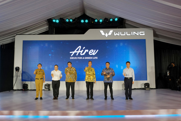 印尼政府官員與中國駐印尼大使出席Air ev下線儀式 印尼政府官員與中國駐印尼大使出席Air ev下線儀式