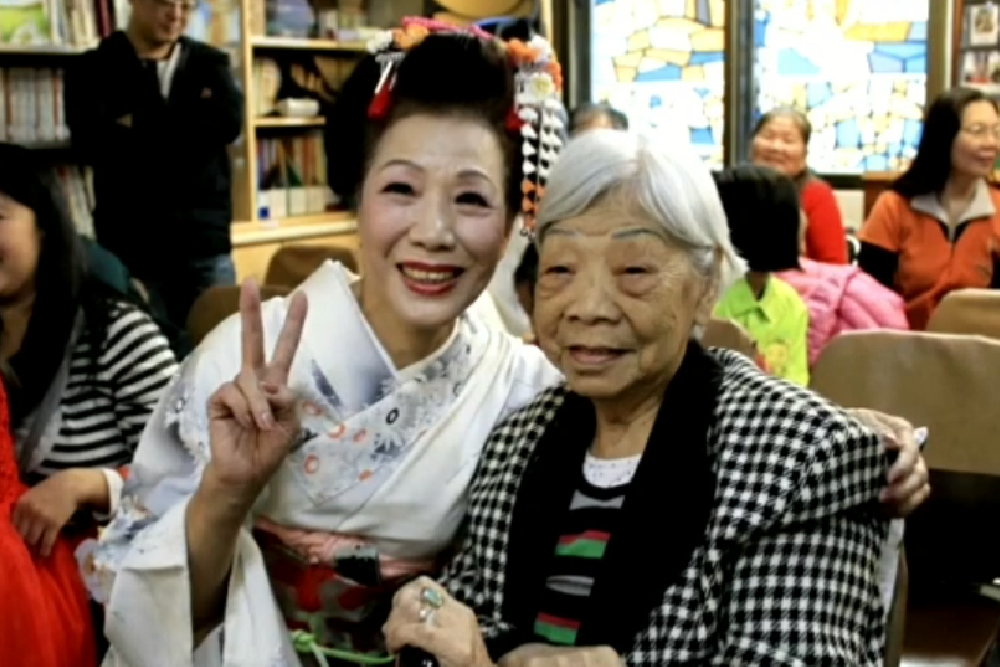 母親經常與白婉芝出席教會活動