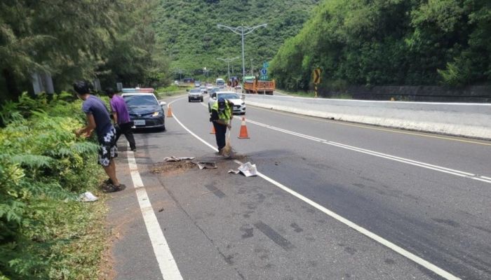 枋警及時排除故障車輛 深得民眾肯定