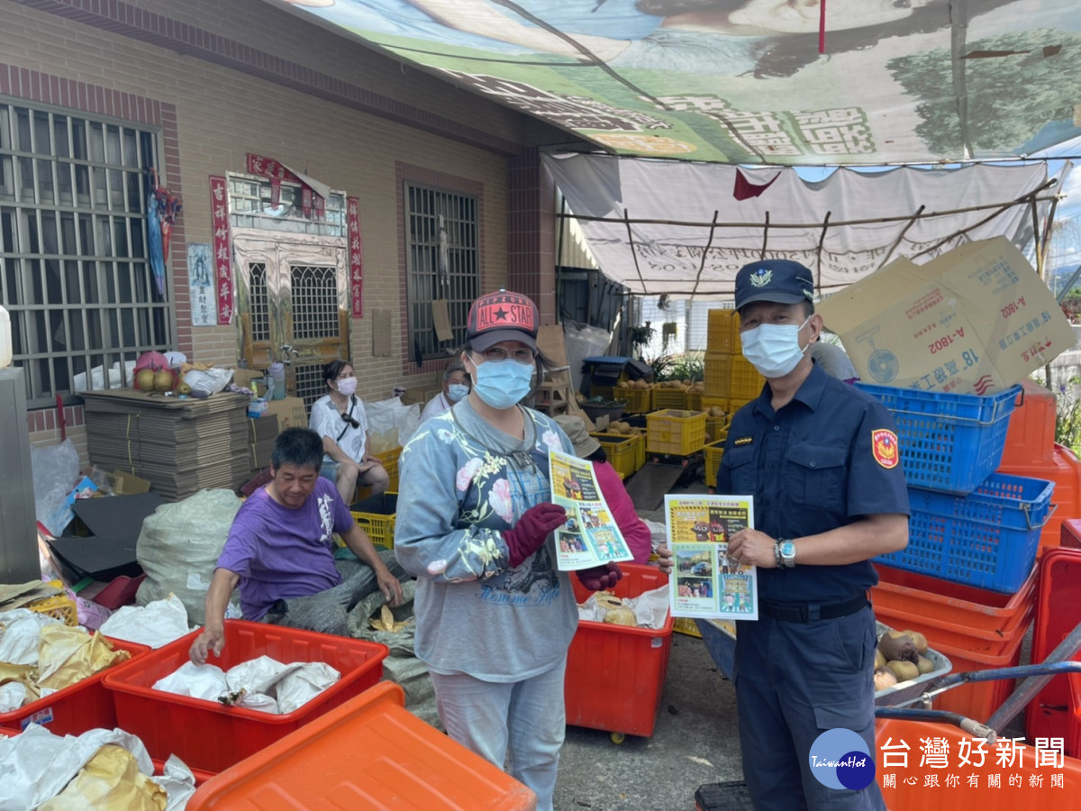東勢警分局土牛派出所啟動「護農專案」,於甘露梨採收季,防止宵小偷竊農民辛苦一年的心血。