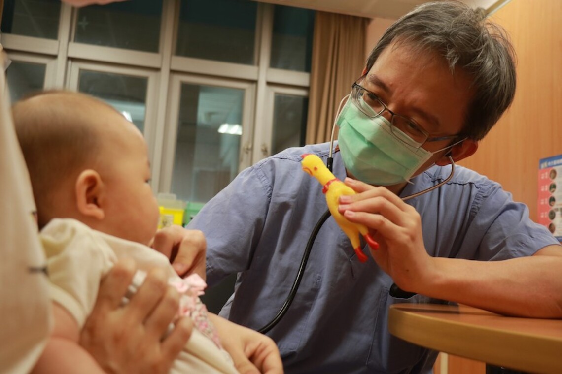 酒精噴灑消毒對腸病毒沒用 家長別弄錯