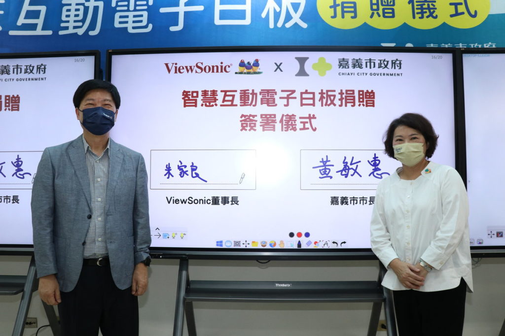市長與優派國際董事長朱家良簽署捐贈儀式