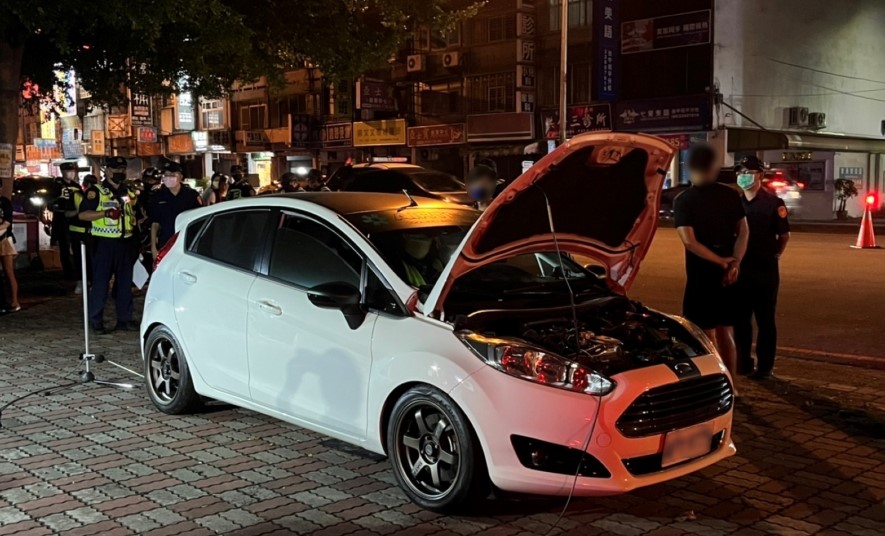 ▲中警三分局執行「環、警、監聯合稽查」,強力取締改裝噪音車 (圖/台中市警察局 提供)