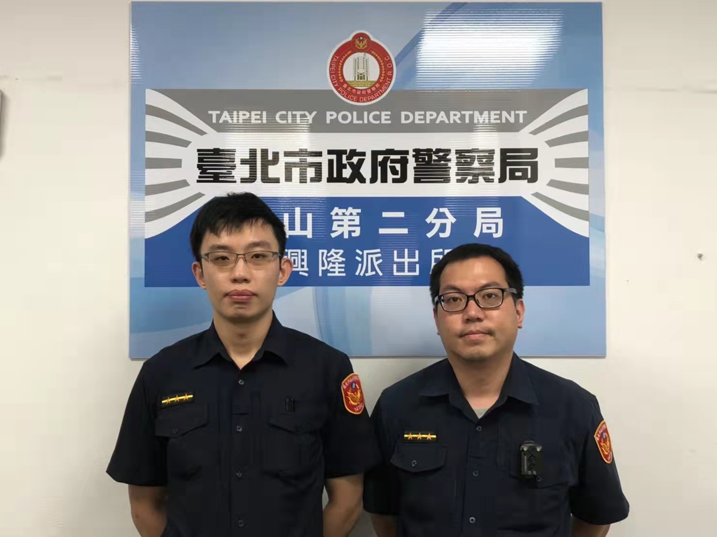 圖片說明:興隆所警員景暐傑(左)、劉冠廷(右)阻詐成功。(記者吳萍翻攝)
