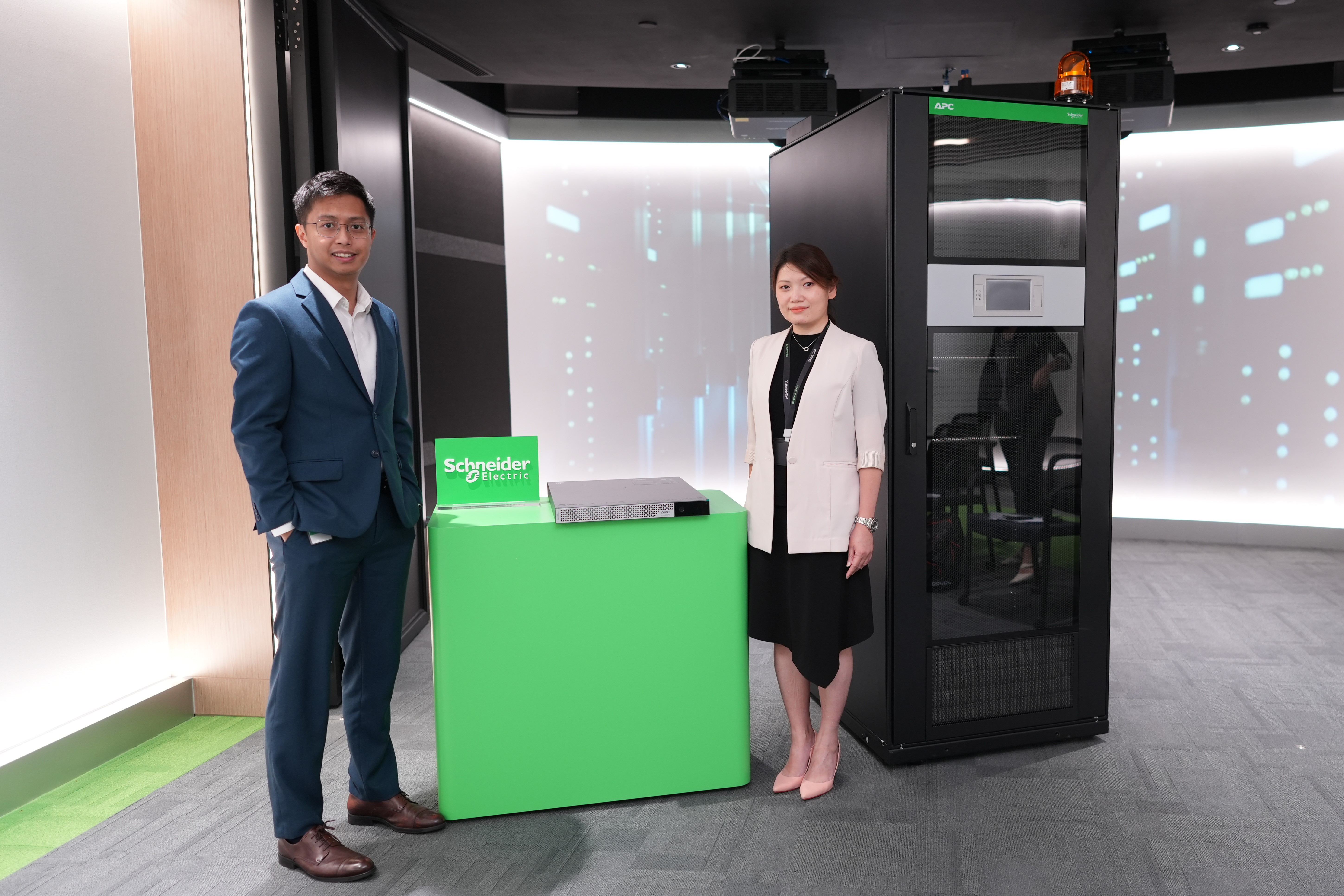 施耐德電氣發佈最新研究報告及推出創新科技 以提升 IT基礎設施  實現零碳營運模式