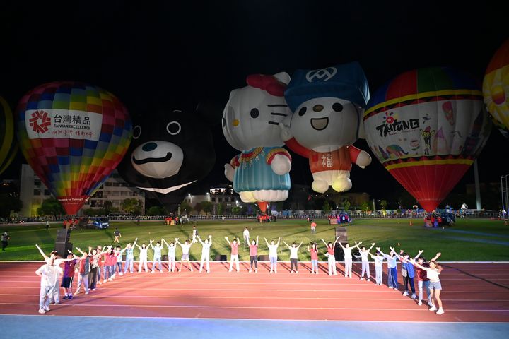 相聚臺東/熱氣球與300架無人機共演 萬眾嗨翻仲夏夜