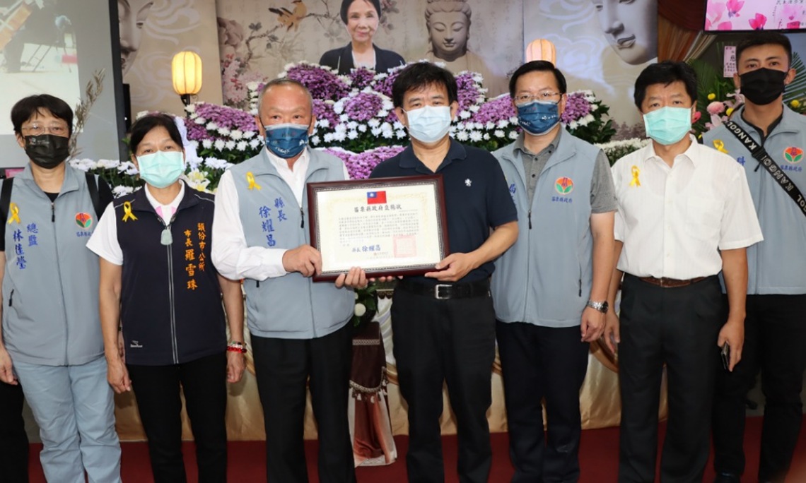 感念林月嬌老師音樂教育貢獻  徐耀昌縣長頒予褒揚狀
