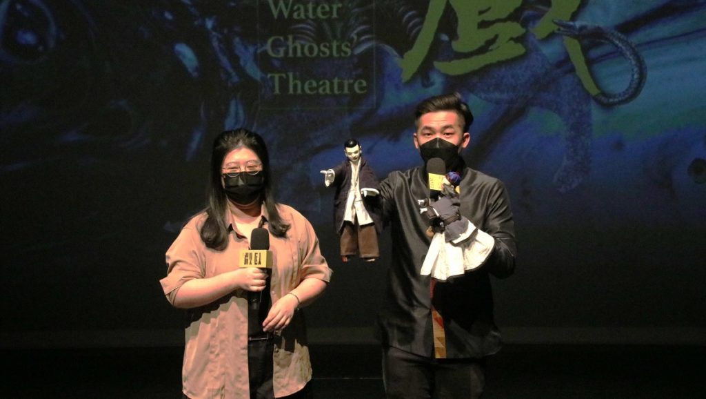 演師吳聲杰和編劇周玉軒對話共同介紹作品內容。(圖/陳惠玲攝)