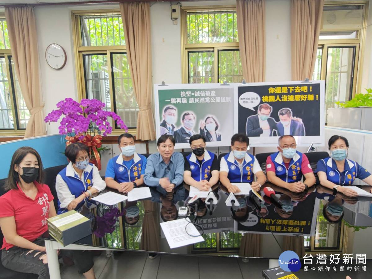 民進黨突襲換掉林智堅,黨團批接棒的鄭運鵬更差,要求向桃園市民道歉。<br /><br /> <br /><br />
