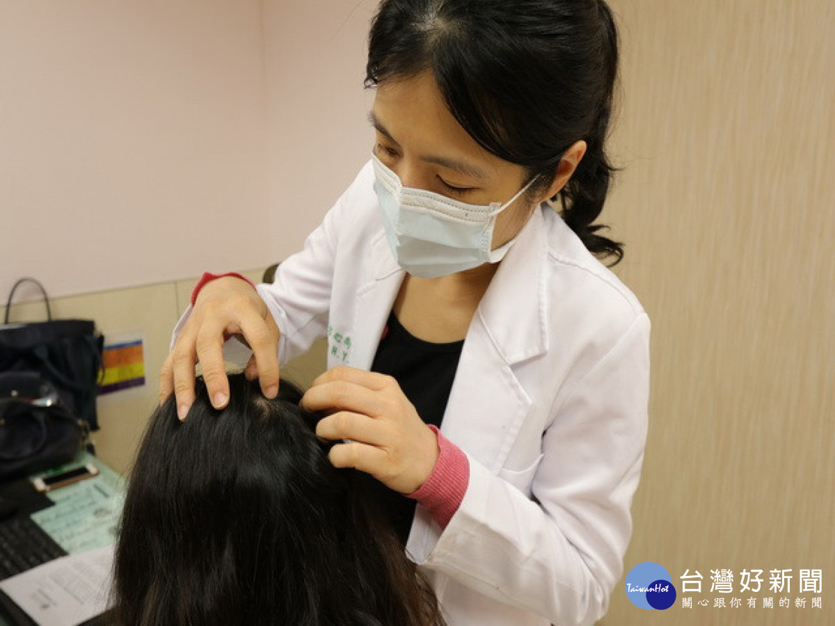 輕熟女髮際線漸寬心慌慌醫提醒：先找出問題再對症下藥- 奧丁丁新聞OwlNews