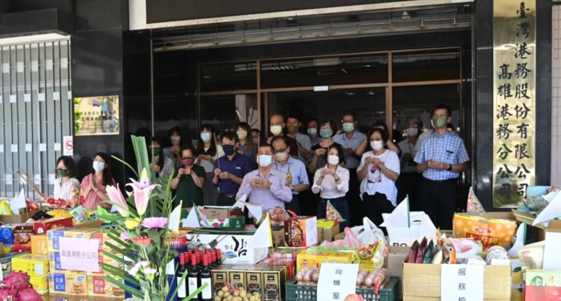 臺灣港務公司慶讚中元祈福 捐白米助弱勢