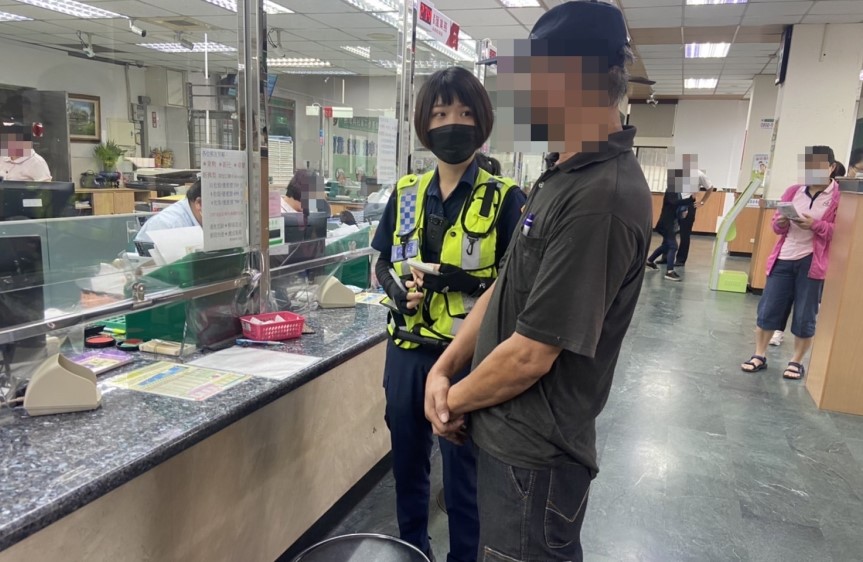 ▲警員拆穿「婆婆開刀住院」謊言，守住許翁5萬元血汗錢 (圖/台中豐原分局提供)