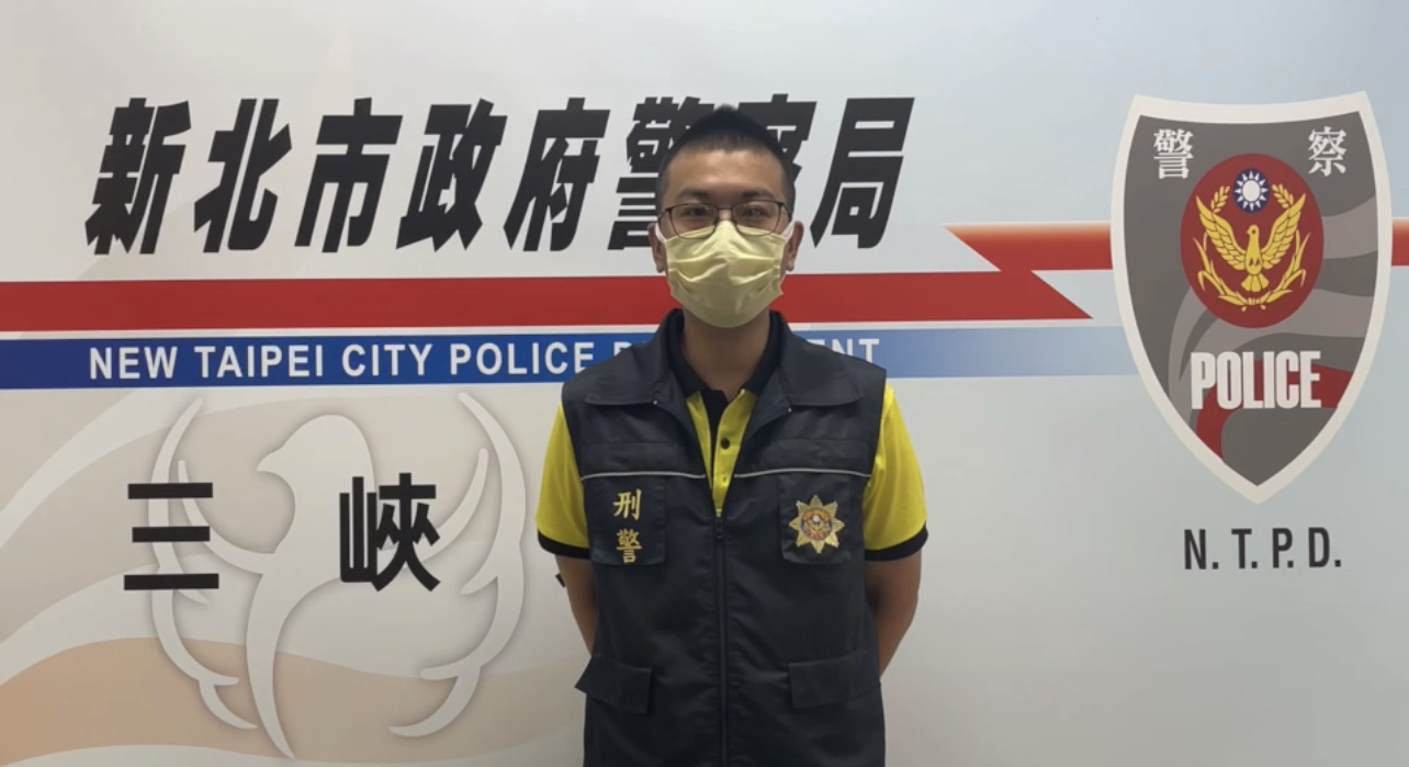 圖片說明:三峽分局偵查隊隊長梁献堂說明案情。(記者徐煜勝翻攝)