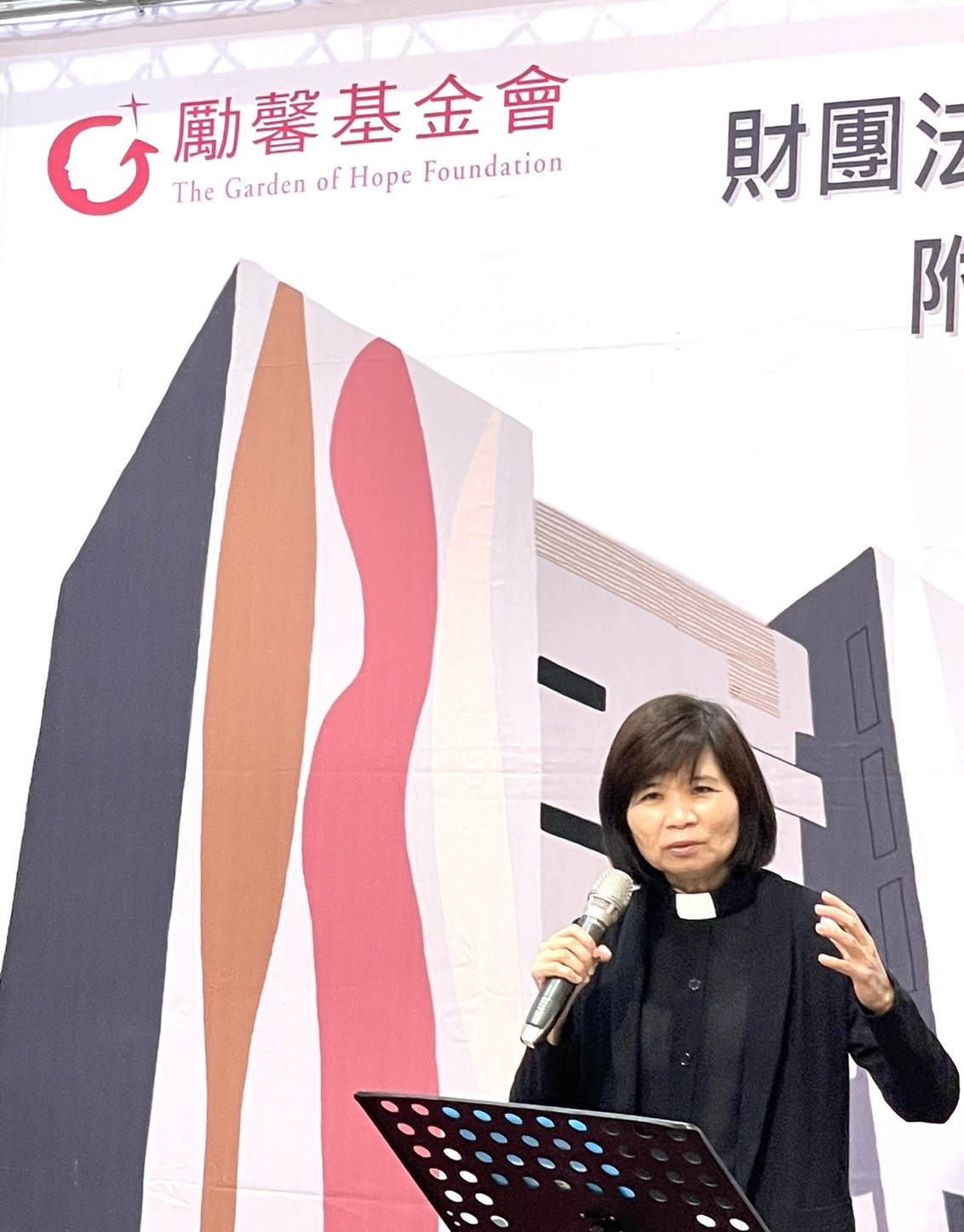 圖片說明:勵馨基金會附設南投縣私立欣恩之家辦理啟用典禮暨感恩禮拜牧師感恩祈福分享。(圖/記者林㤈輝翻攝)