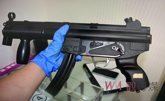 男子監理站洽公不適送醫 救護時發現背包露槍管