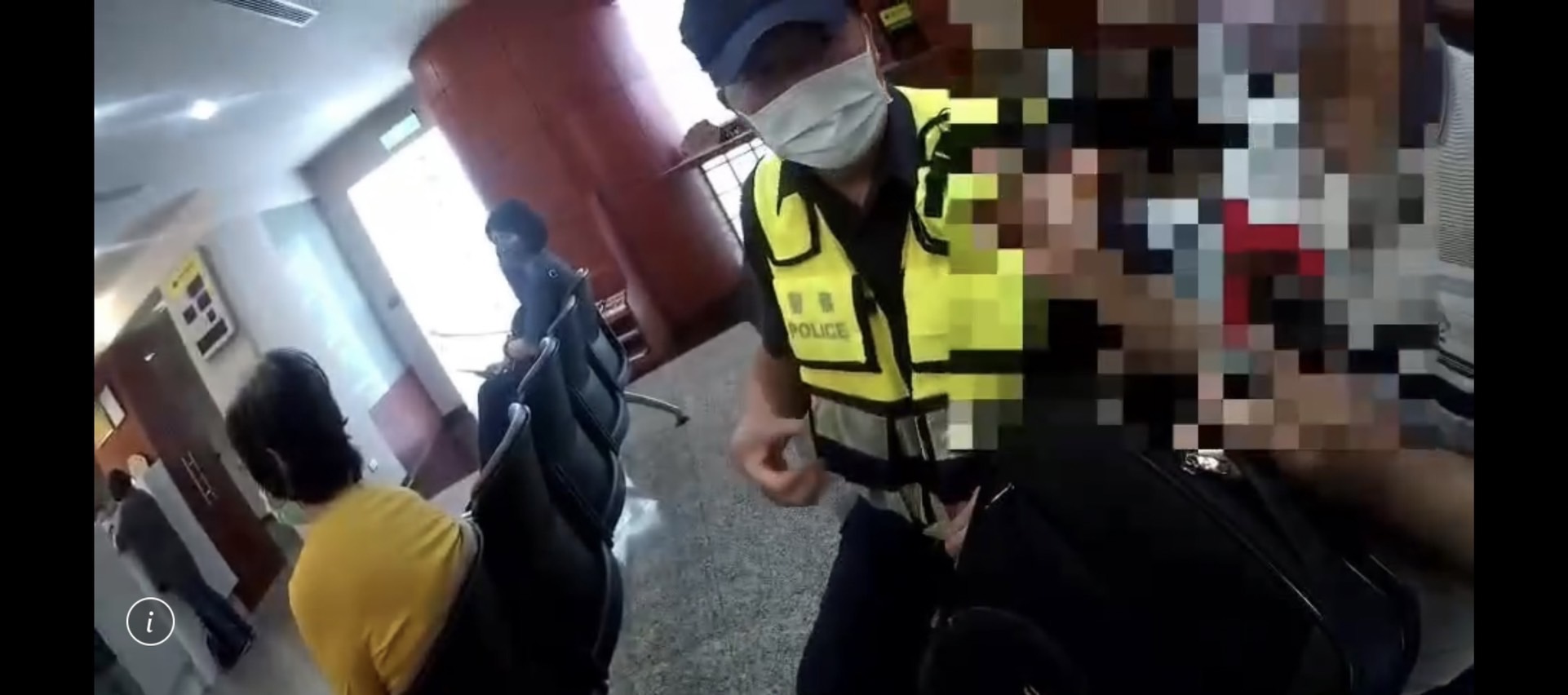 圖片說明:士林警銀聯手攔詐。(記者戴昱弘翻攝)