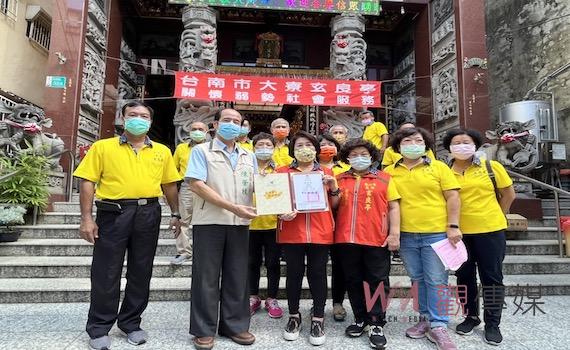 台南「大寮玄良亭」關懷弱勢濟世助人 黃偉哲特頒感謝狀