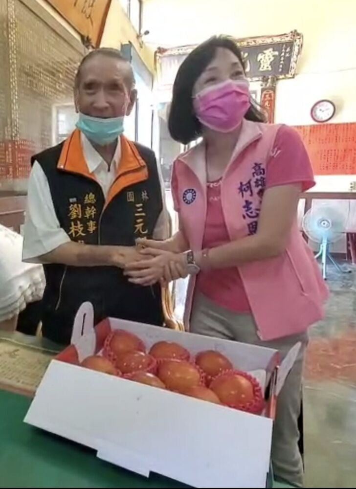 漾新聞|柯志恩拜訪國民黨最資深103歲「百歲人瑞」劉枝盛黨齢67年