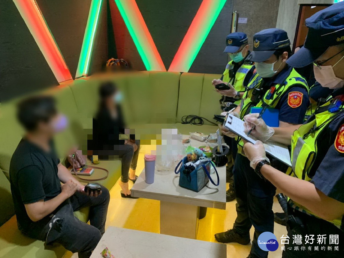 警方到KTV 等地臨檢。(縣警局提供)