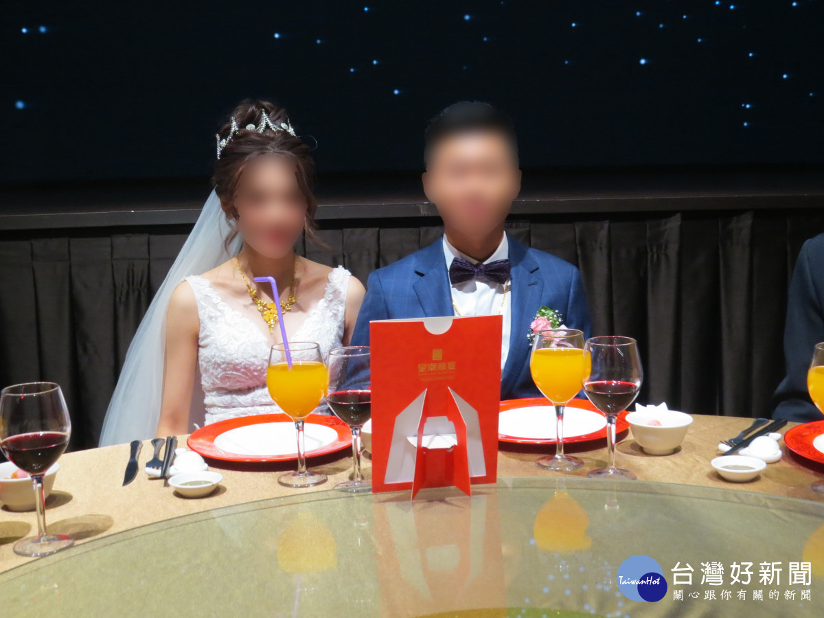 平淡的婚姻,也是一種幸福,不依定要當「官夫人」。